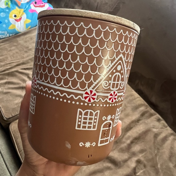 NEW Gala Group Holiday Gingerbread House 2-Wick Candle Pumpkin Spice Scent 15 oz - Picture 7 of 11